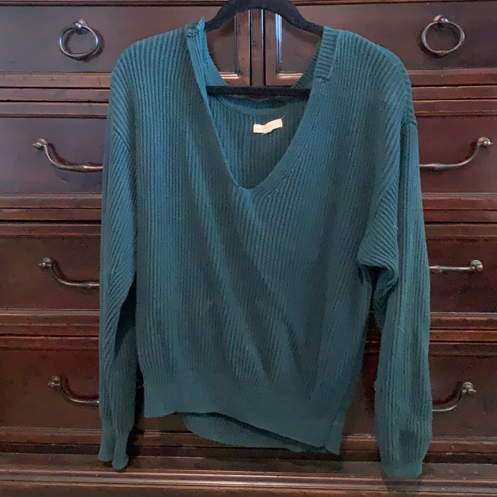 V-neck green sweater, brand L.A. Hearts, size L